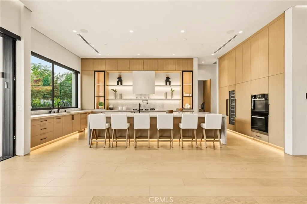 22924 Erwin Street, Woodland Hills, California 91367 home-pic-14